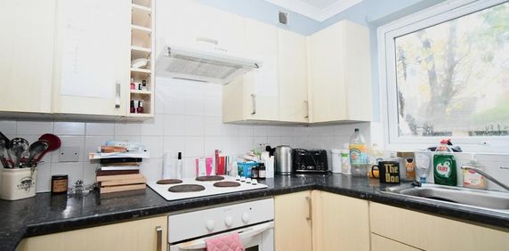 2 bedroom ground floor flat to rent - Photo 2