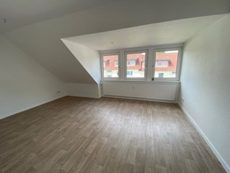 Schöne 4-Zimmer-Wohnung in Zeven mit Laminatboden und Tageslichtbad - ab sofort verfügbar - Photo 2