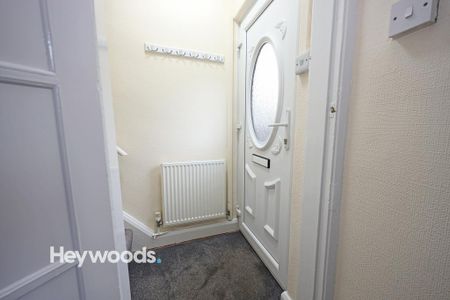 2 bedroom terraced house to rent - Photo 3