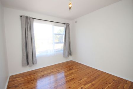 Bright & Convenient Two-Bedroom Apartment - Photo 2