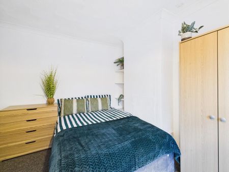 5 bedroom terraced house to rent - Photo 5