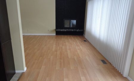 1120 Thunderbird Drive (Upper) - Photo 2