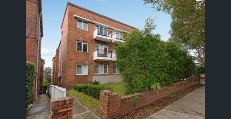 Light Filled Two Bedroom Apartment - Photo 3