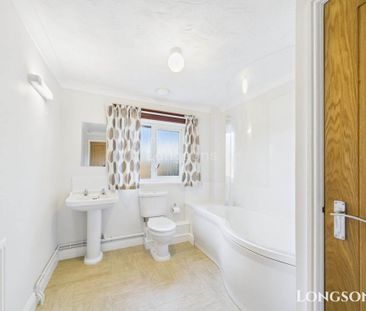 4 bedroom detached house to rent - Photo 3