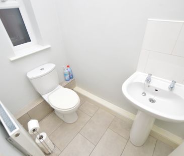 1 Bedroom Ground Floor Flat - Photo 5