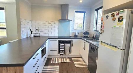 Marfell - 3 Bedrooms - Photo 3