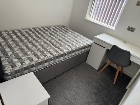 5 bedroom terraced house to rent - Photo 4