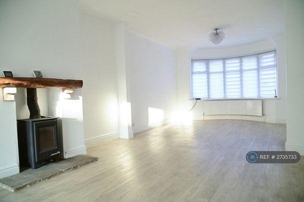 4 bedroom semi-detached house to rent - Photo 1