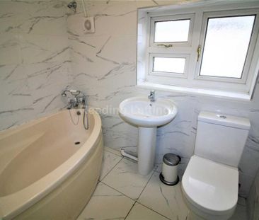 4 bedroom semi-detached house to rent - Photo 4