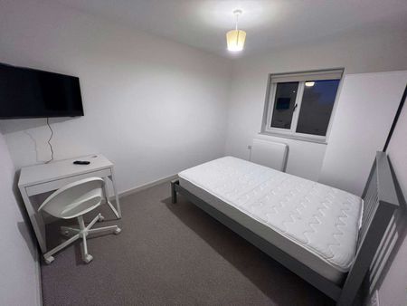 Church Road Flat 3: Room 6 - Photo 4