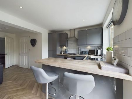 3 bedroom semi-detached house to rent - Photo 5