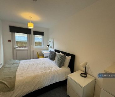 6 bedroom detached house to rent - Photo 5