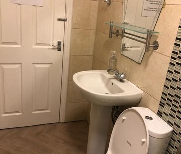 Room in a Shared House, Cranbrook Road, IG1 - Photo 1