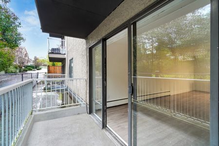 Renaissance On Shaw - Photo 2