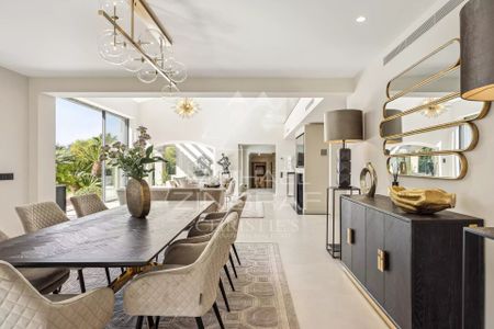 Superbe villa rénovée dans un écrin de verdure - 5 chambres - Photo 5