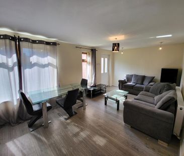 4 bedroom semi-detached house to rent - Photo 1