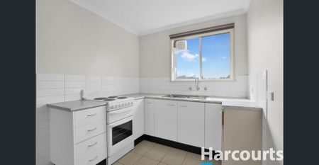 Two bedroom unit in a quiet location - Photo 4