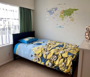 Single level home with 4 bedrooms and 2 Bathrooms - Photo 4