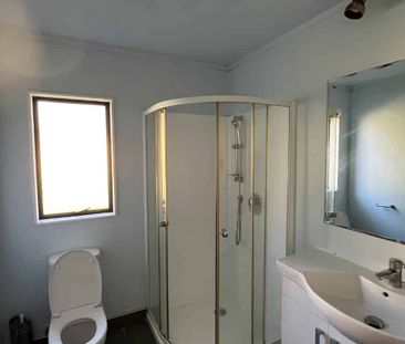 Lovely 2 bedroom home in Sunnynook - Photo 2