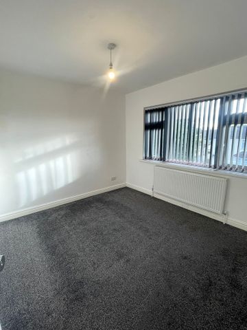 Easterly Crescent, Oakwood, LS8 2SG - Photo 3