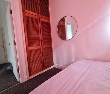 Room in a Shared House, Springfield Drive, IG2 - Photo 1