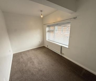 2 bedroom end of terrace house to rent - Photo 3