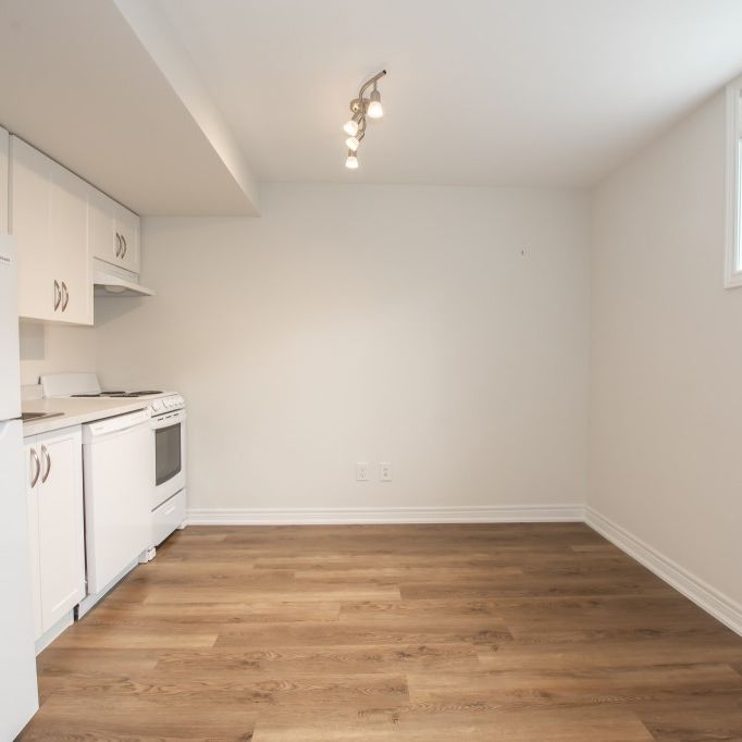 **ALL INCLUSIVE** 1 Bedroom Lower Unit in Welland!! - Photo 1