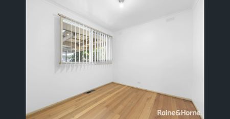 Fully renovated family home in a great location! - Photo 3