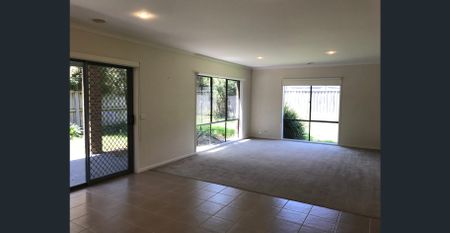 4 bedroom, plus study - GREAT location - Photo 2