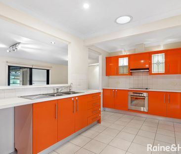 Tidy Family Home! - Photo 6