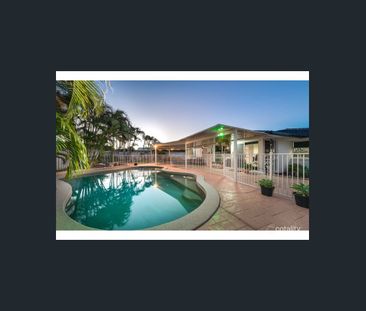 Stunningly Renovated Home with Entertainer's Dream Features - Photo 4