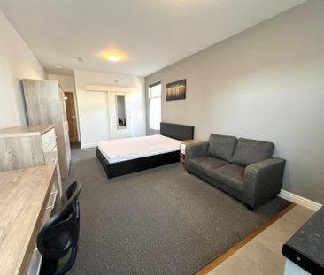 1 bedroom in a house share to rent - Photo 4