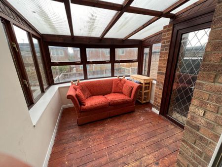 4 bedroom semi-detached house to rent - Photo 2