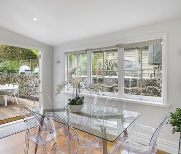 Stylish City-Edge Villa in Auckland's Most Coveted Pocket - Photo 5