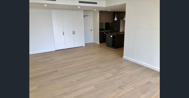 Top floor unit with district views - Photo 1