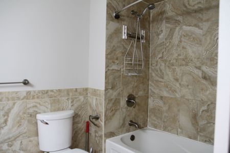 For Lease - 147 Jordanray Boulevard, Newmarket, Ontario - Photo 2