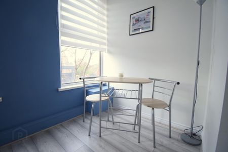 Flat 4, 2 Templemore Avenue, BT54FT, Belfast - Photo 5