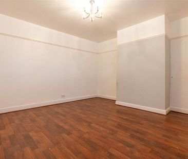 3 bedroom flat to rent - Photo 5