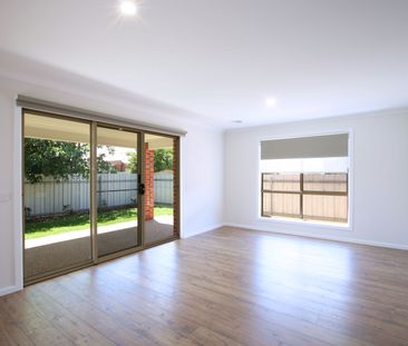 Two Bedroom Townhouse, In Walking Distance To Albury Cbd - Photo 3