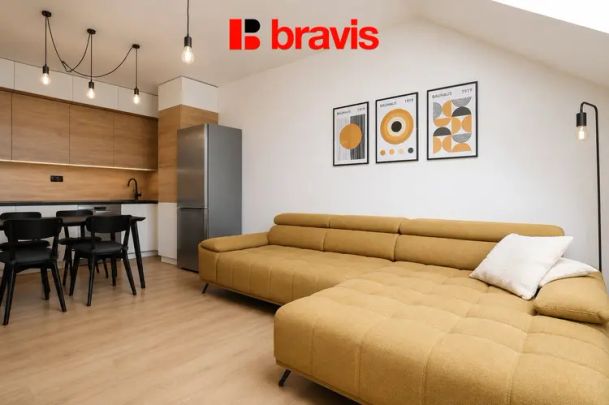 Pronájem moderního mezonetového bytu 3+kk, sklep, parkovací stání - Fotografie 1