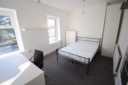 3 bedroom terraced house to rent - Photo 5