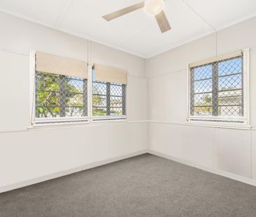 Stunning Two Bedroom Cottage! - Photo 6