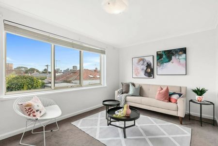 Sun Drenched Terrace – Entertainers Delight in St Kilda East - Photo 5
