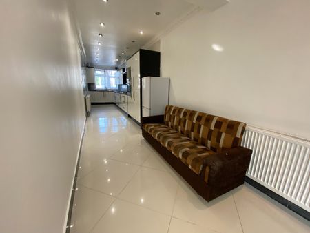 1 Bed Flat, Fleetwood Road, NW10 - Photo 4