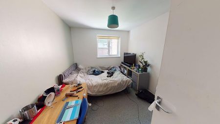 4 bedroom semi-detached house to rent - Photo 3