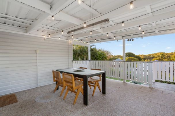 Beautifully renovated home with elevated outlooks - Photo 1