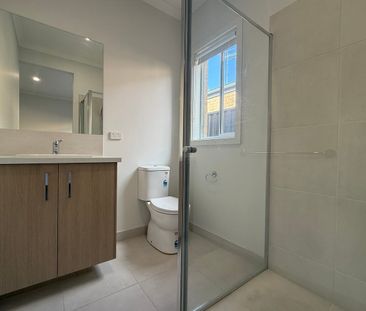 Spacious, Comfortable & Conveniently Located - Photo 6