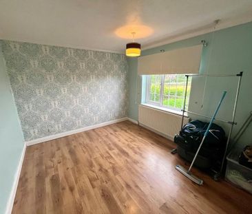 4 bedroom semi-detached house to rent - Photo 2