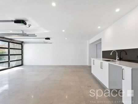 Unfurnished home in great location - Photo 2