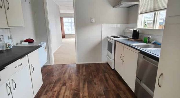 Fully fenced 3 bedroom family home in pukekohe - Photo 1